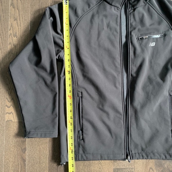 New Balance Men’s running jacket - Picture 5 of 7